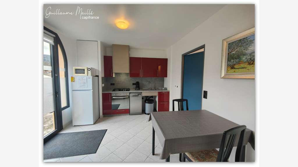 Immeuble rénové composé de 2 appartements meublés 