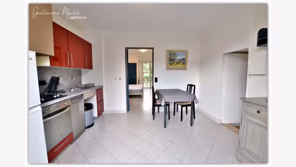 Immeuble rénové composé de 2 appartements meublés 