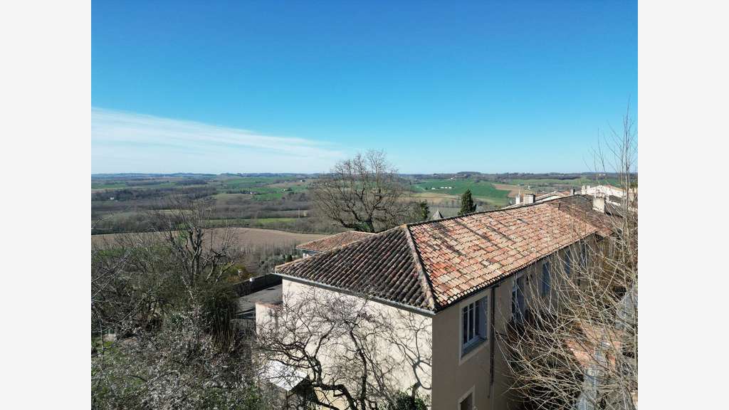 Immeuble lumineux d?exception à Lectoure avec une 