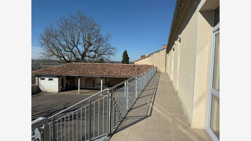 Immeuble lumineux d?exception à Lectoure avec une 
