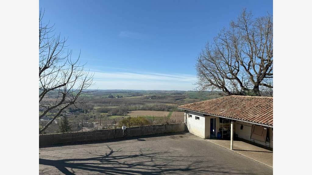 Immeuble lumineux d?exception à Lectoure avec une 