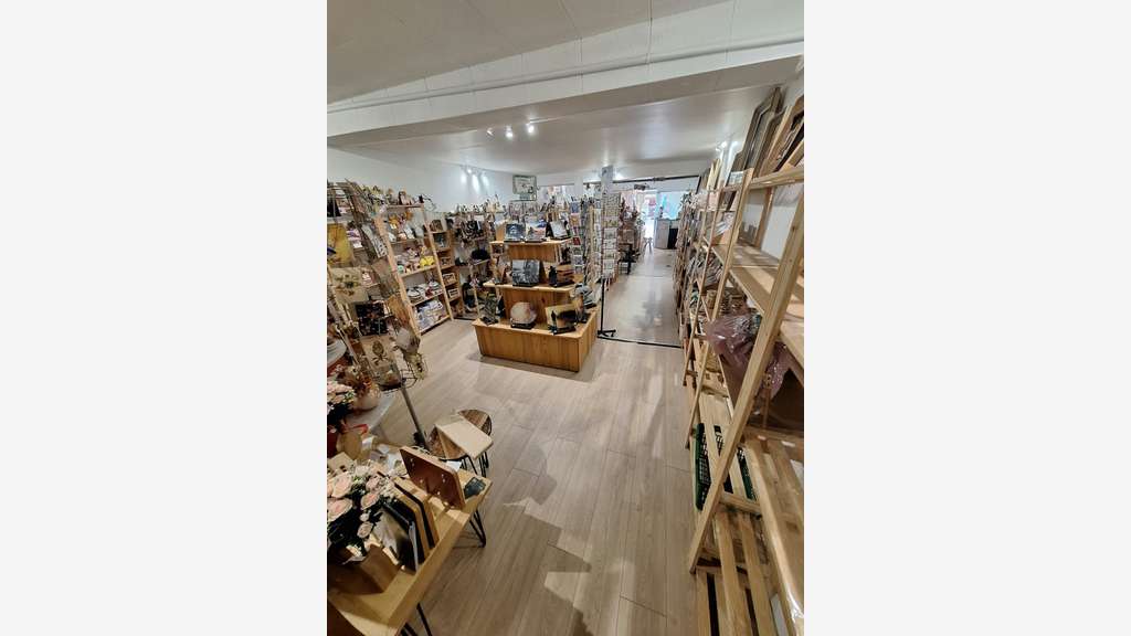 ? URGENT IMMEUBLE À VENDRE AU CŒUR DU CENTRE H