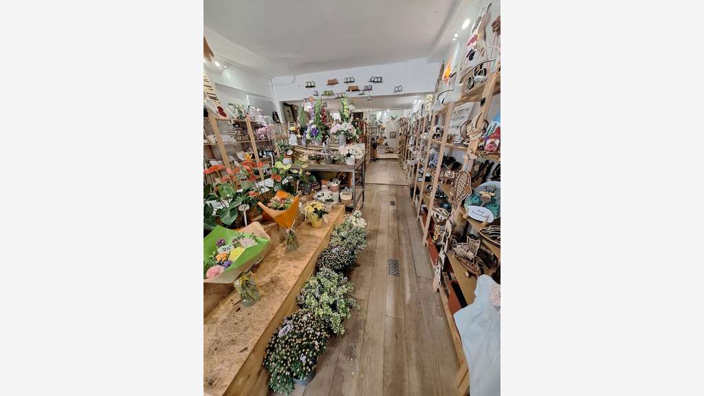 ? URGENT IMMEUBLE À VENDRE AU CŒUR DU CENTRE H