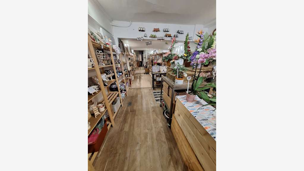? URGENT IMMEUBLE À VENDRE AU CŒUR DU CENTRE H