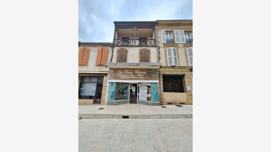 ? URGENT IMMEUBLE À VENDRE AU CŒUR DU CENTRE H