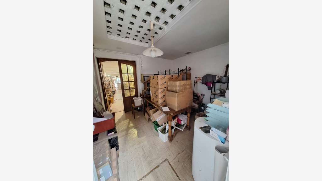 ? URGENT IMMEUBLE À VENDRE AU CŒUR DU CENTRE H