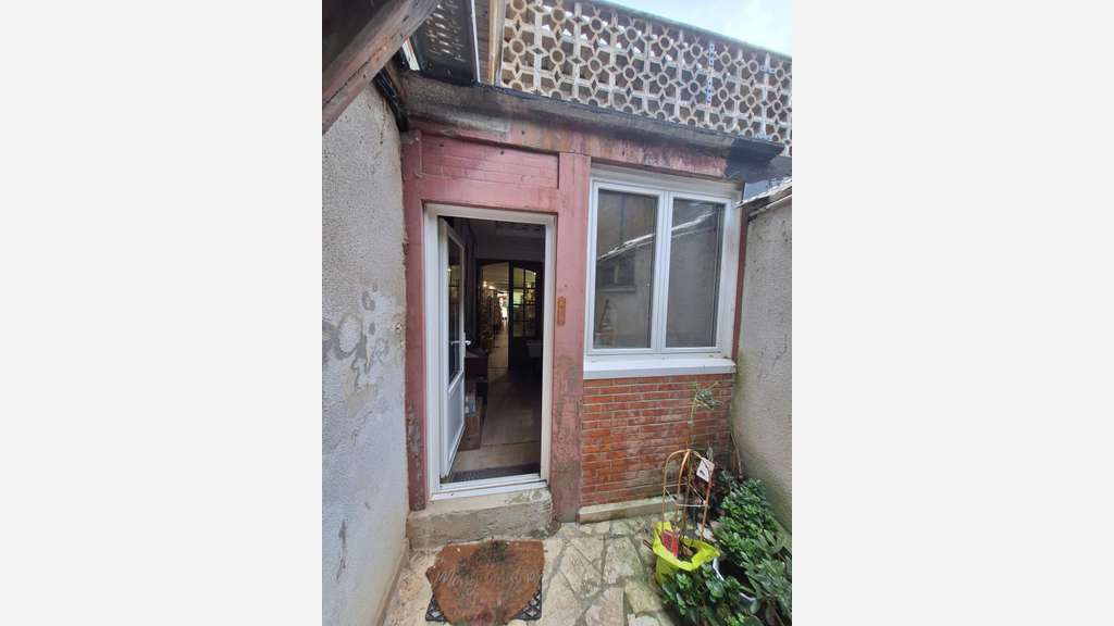 ? URGENT IMMEUBLE À VENDRE AU CŒUR DU CENTRE H