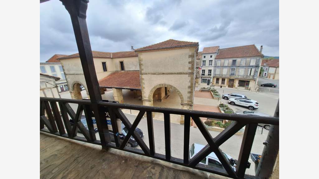 ? URGENT IMMEUBLE À VENDRE AU CŒUR DU CENTRE H