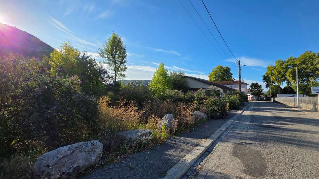 Immeuble Montreal La Cluse 10 pièce(s) 952.3 m2