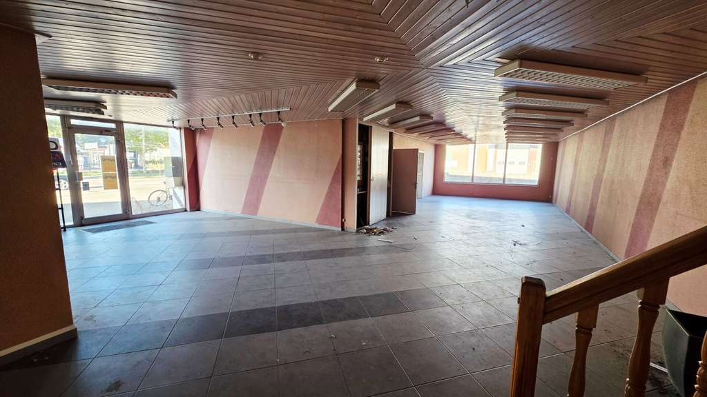 Immeuble Montreal La Cluse 10 pièce(s) 952.3 m2
