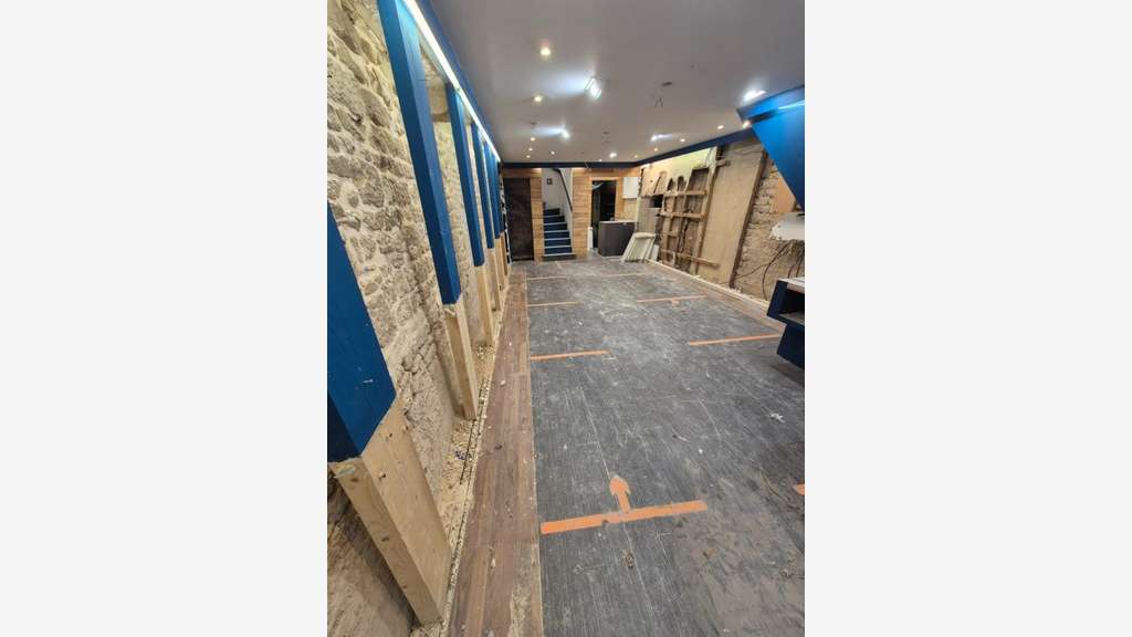 Immeuble d'habitation avec boutique à Niort centre