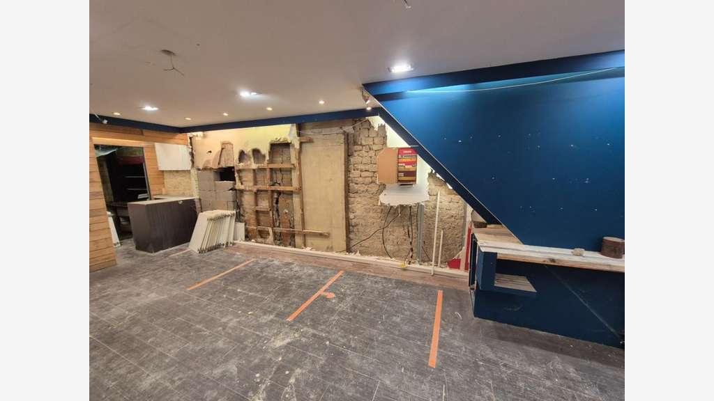 Immeuble d'habitation avec boutique à Niort centre
