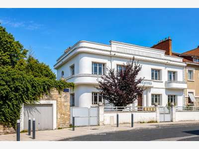 Immeuble de rapport de quatre appartements proche