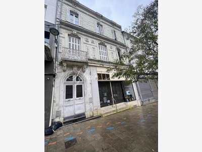 Immeuble à vendre à Châtellerault place des Halles