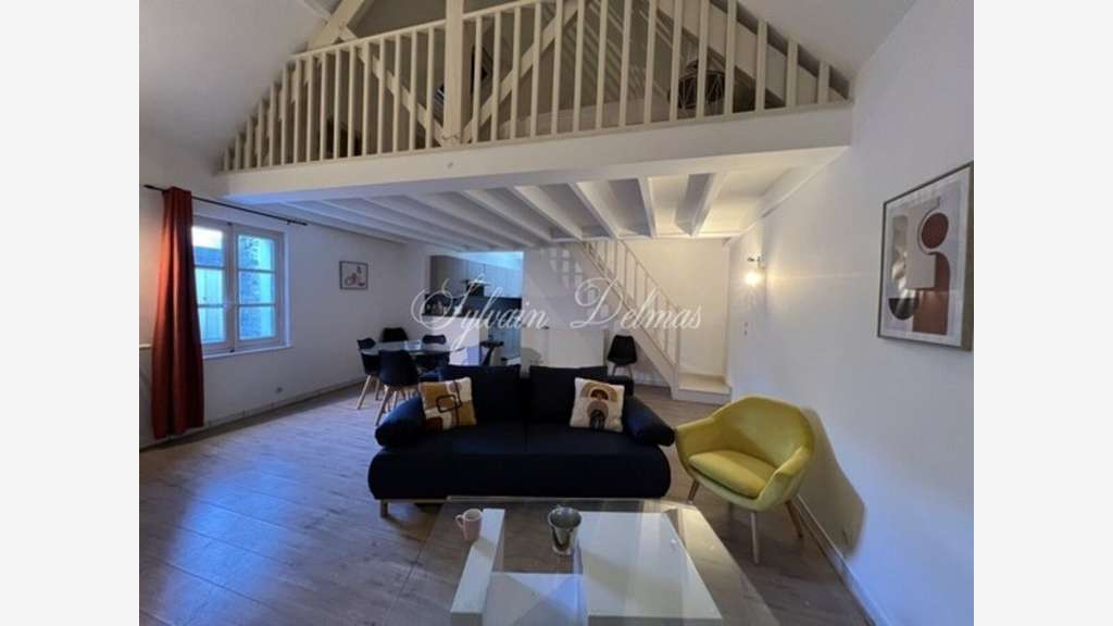 Immeuble à vendre à Châtellerault place des Halles