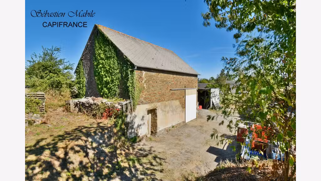Grange en pierres avec hangar à vendre à Fougères