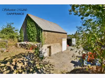 Grange en pierres avec hangar à vendre à Fougères