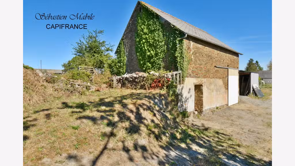 Grange en pierres avec hangar à vendre à Fougères