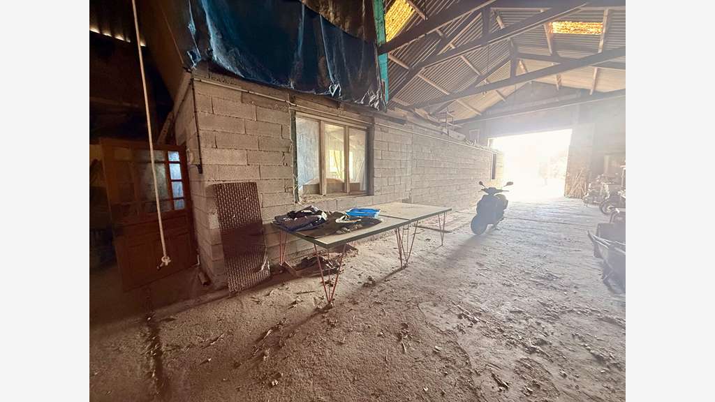 HANGAR /ATELIER FERMÉ DE 232 M² - GRANDES O
