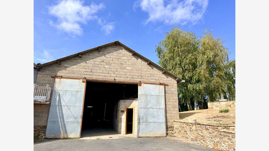 HANGAR /ATELIER FERMÉ DE 232 M² - GRANDES O