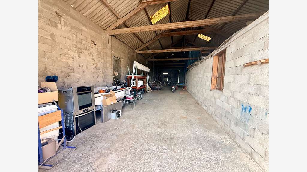 HANGAR /ATELIER FERMÉ DE 232 M² - GRANDES O
