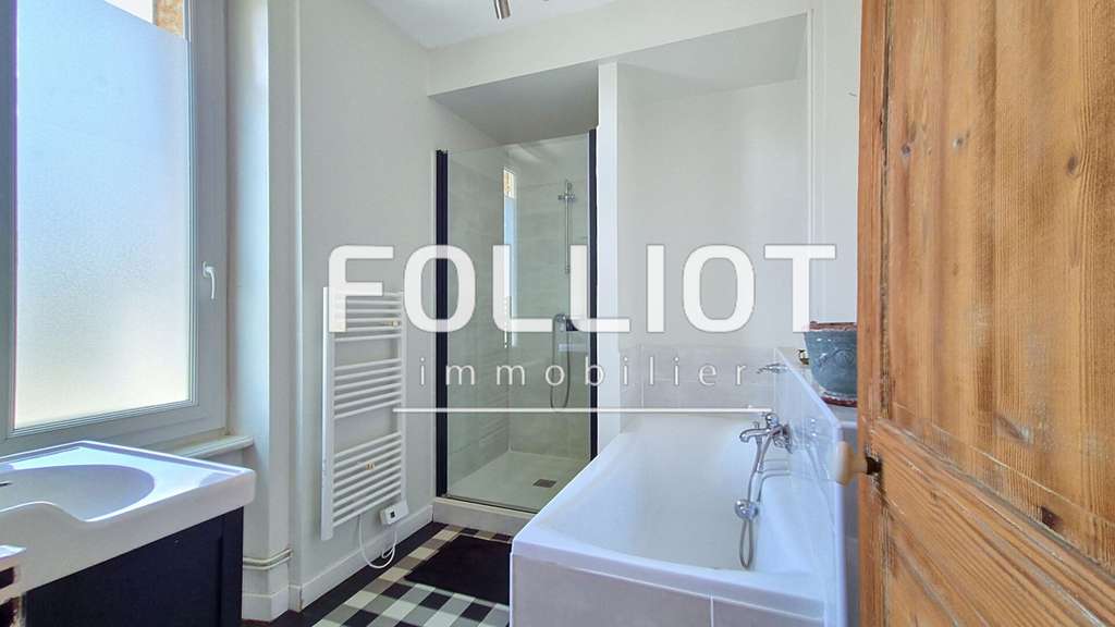 Vente Immeuble local 144m² Saint Jean le Thomas 