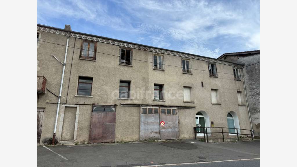 Immeuble de 420m² bureaux 2 garages à Saint-Just