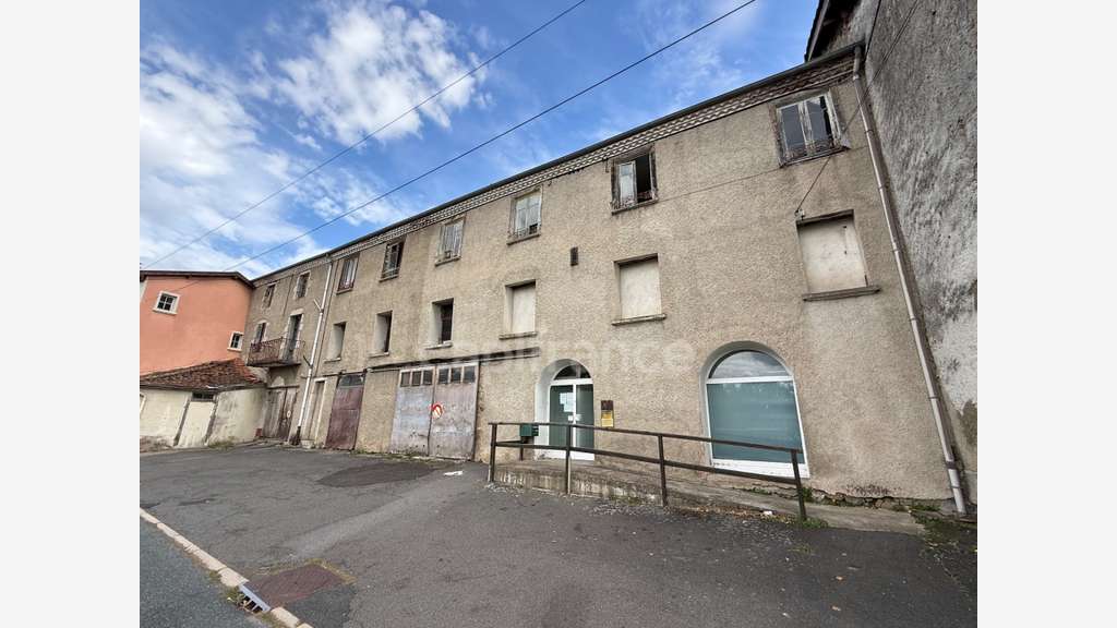 Immeuble de 420m² bureaux 2 garages à Saint-Just
