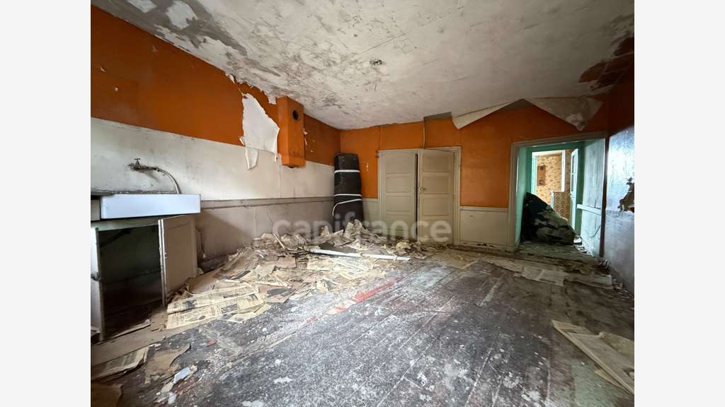 Immeuble de 420m² bureaux 2 garages à Saint-Just
