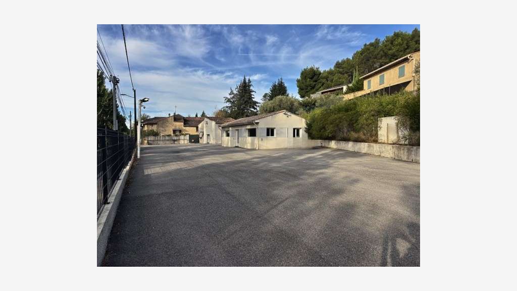 Emplacement Commercial 156m² terrain 1162m² 