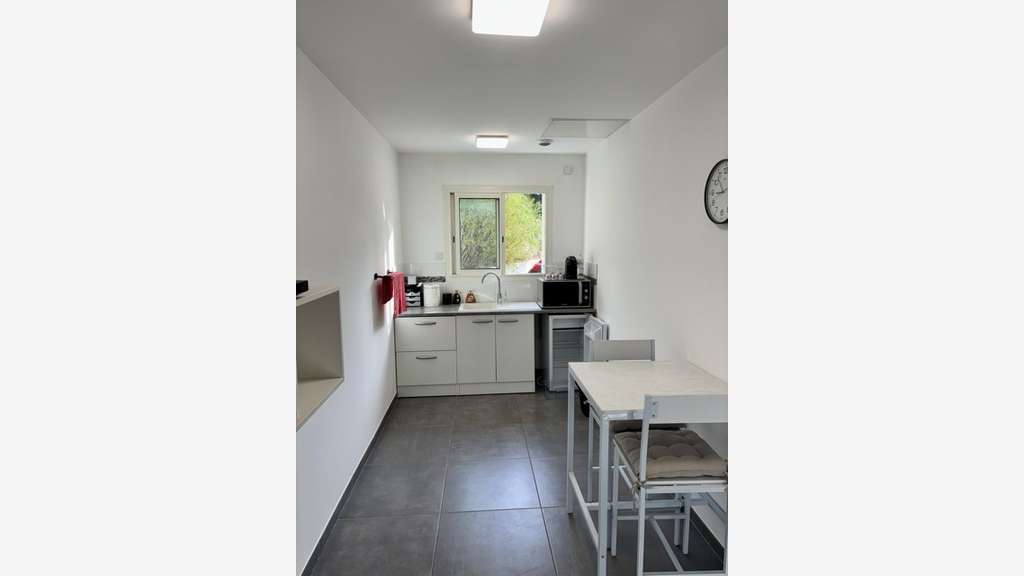 Emplacement Commercial 156m² terrain 1162m² 