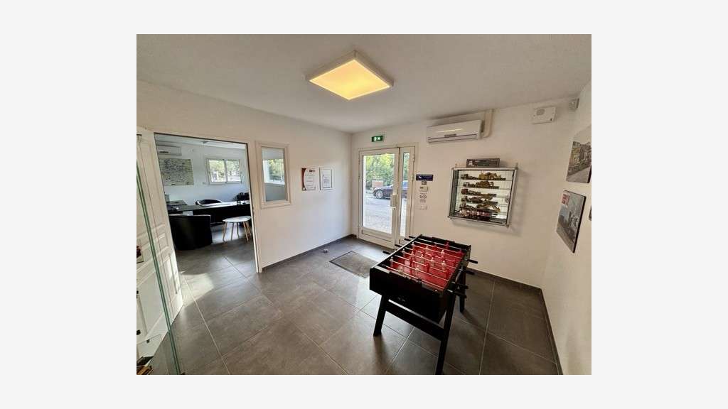 Emplacement Commercial 156m² terrain 1162m² 