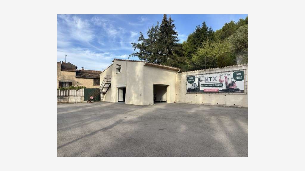 Emplacement Commercial 156m² terrain 1162m² 