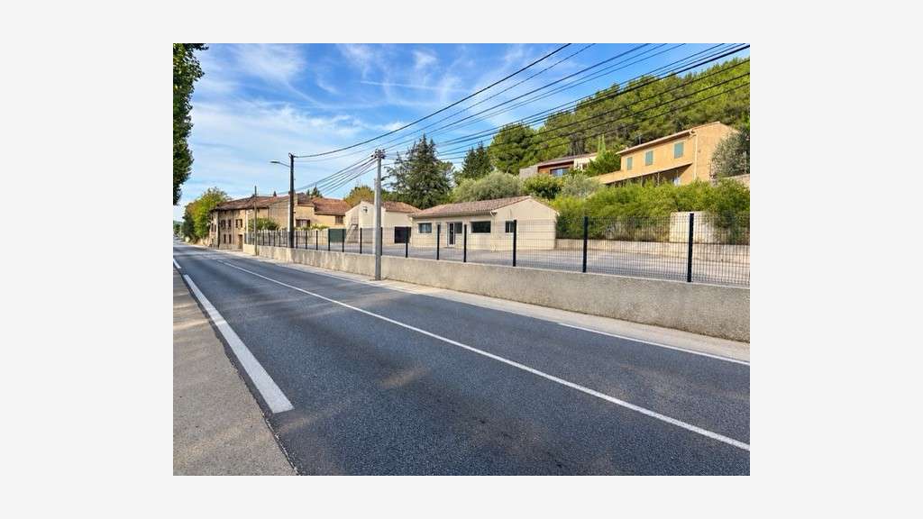 Emplacement Commercial 156m² terrain 1162m² 