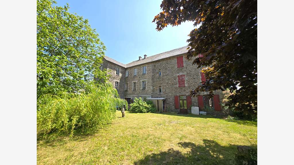 Vente Immeuble commercial 440m² à Salles-Curan