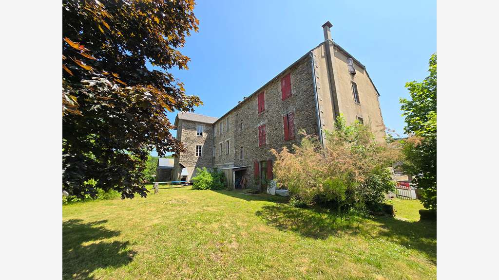 Vente Immeuble commercial 440m² à Salles-Curan