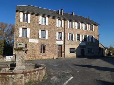Vente Immeuble commercial 440m² à Salles-Curan