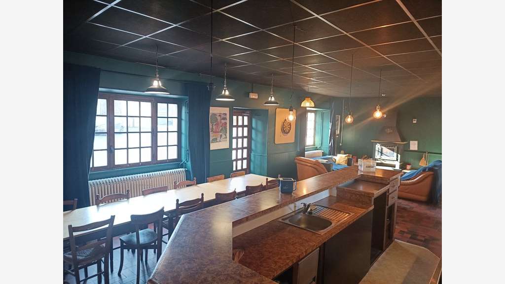 Vente Immeuble commercial 440m² à Salles-Curan