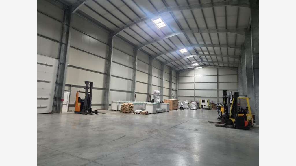 Beau bâtiment industriel récent et moderne 1760m²