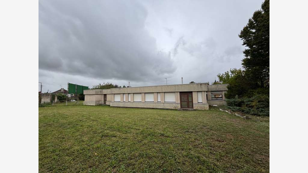 Local/bureau à vendre VIERZON (18)