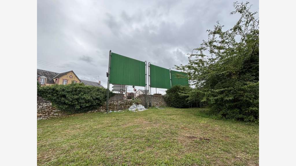 Local/bureau à vendre VIERZON (18)