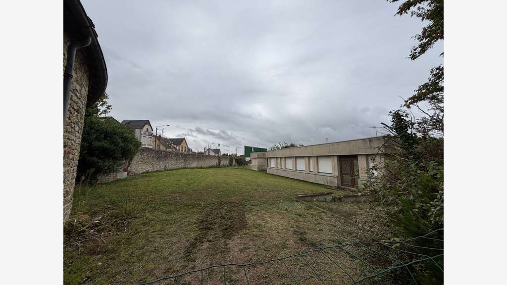 Local/bureau à vendre VIERZON (18)