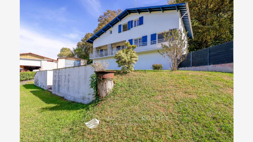 ENSEMBLE IMMOBILIER DE 309 M² - 3 APPARTEMENTS 