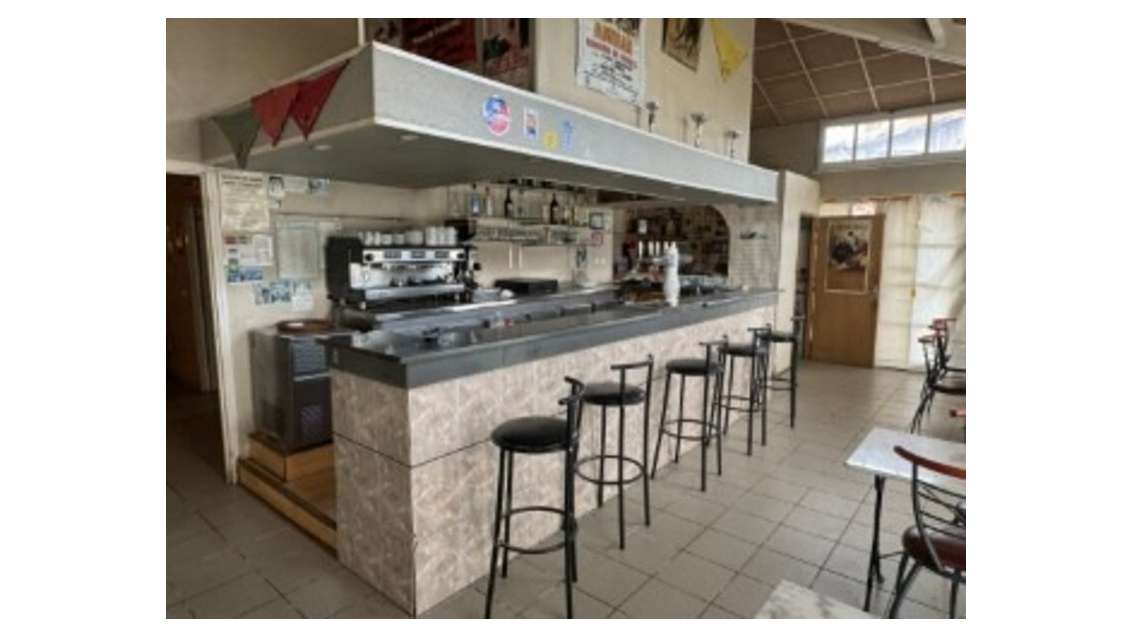 Immeuble ancien hôtel à vendre à Vic-Fezensac