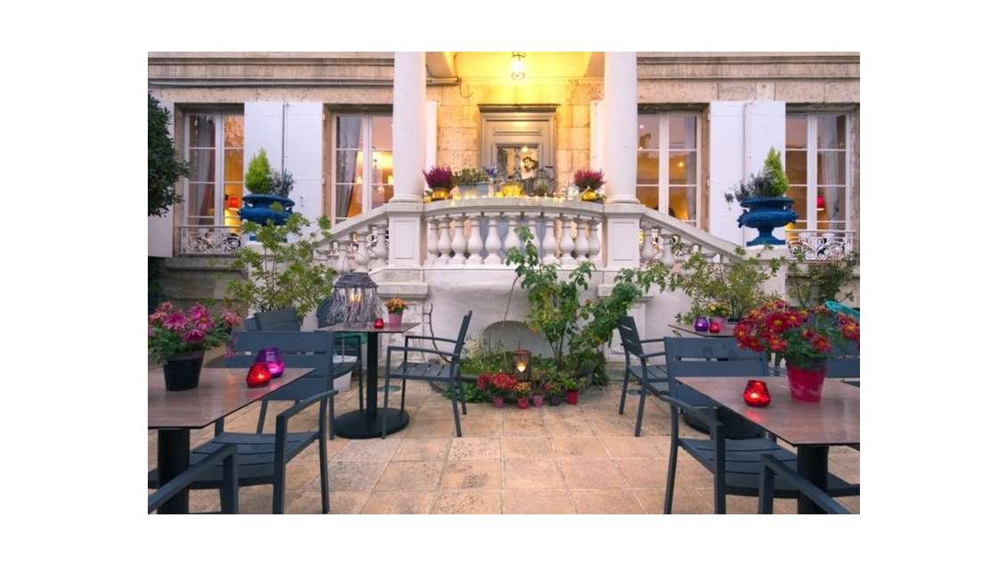 AV immeuble de caractère avec restaurant à Agen