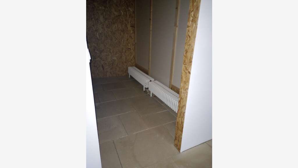 Local loué avec appartement à vendre à Airvault