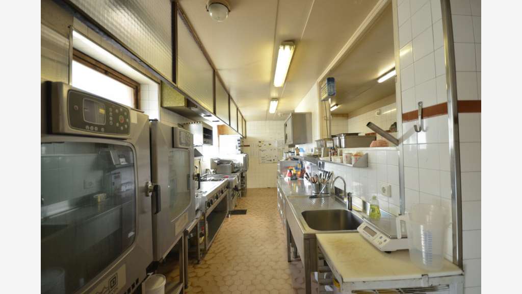 ENSEMBLE IMMOBILIER DE 8 APPARTEMENTS + MURS