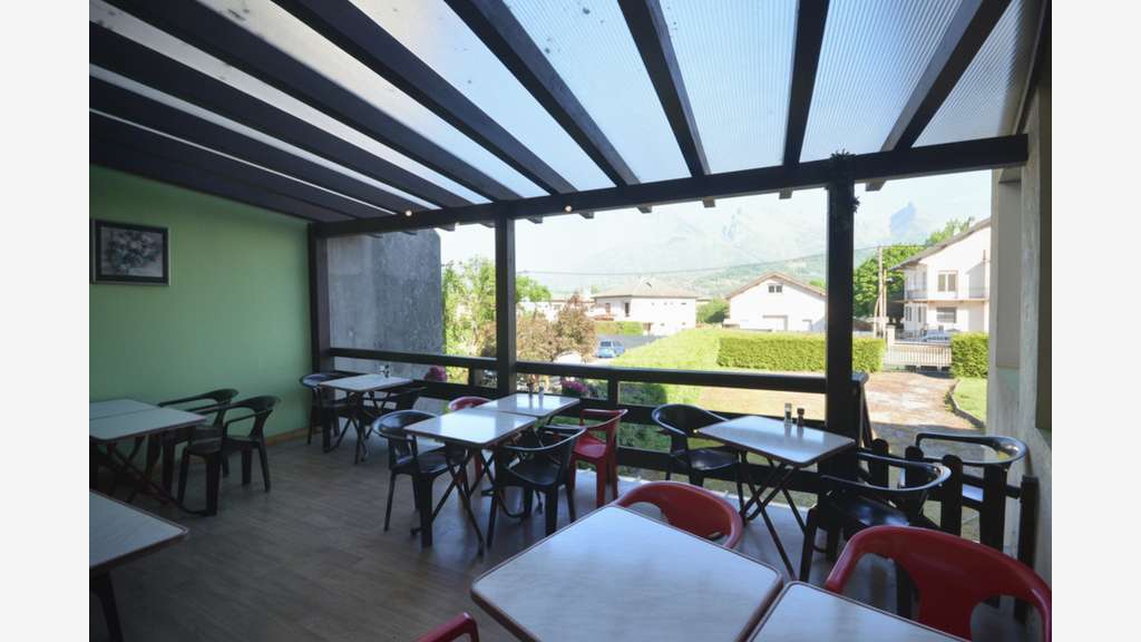 ENSEMBLE IMMOBILIER DE 8 APPARTEMENTS + MURS