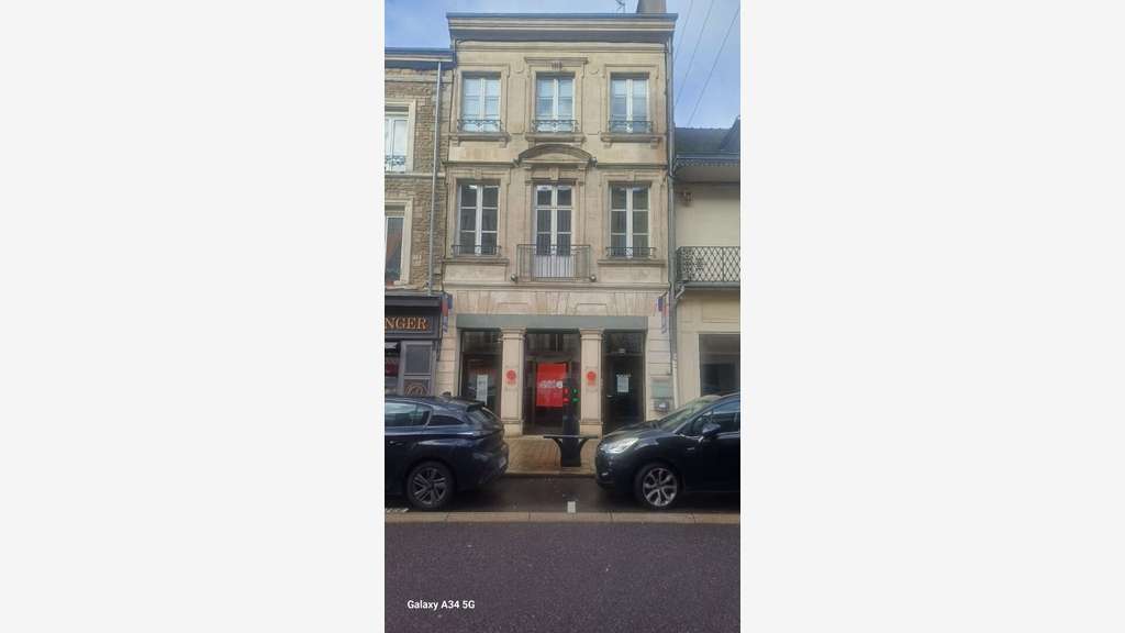 A vendre immeuble de bureaux 3 étages + sous-sol -