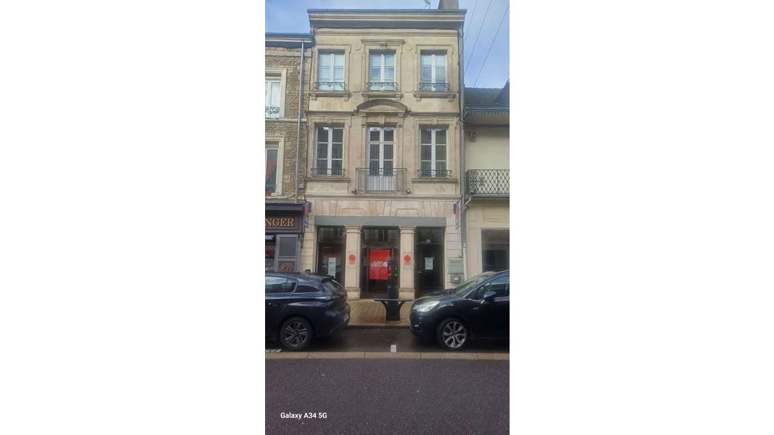 A vendre immeuble de bureaux 3 étages + sous-sol -